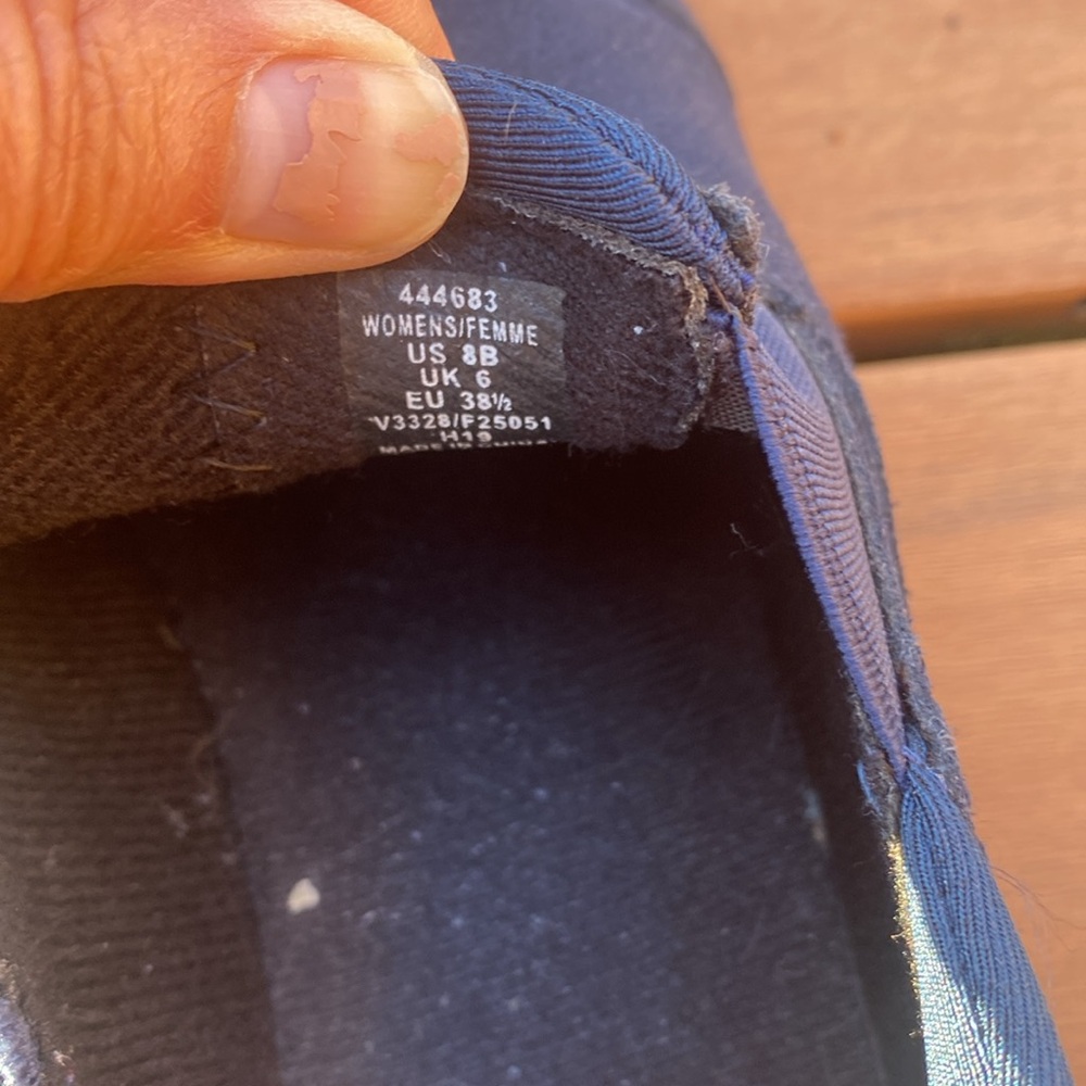 Women’s Lands End suede casual moc - Picture 3 of 4